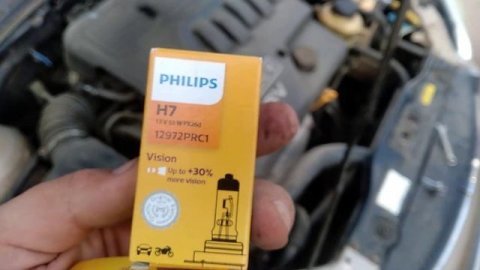 Замена лампочки ближнего света на Шевроле Лачетти