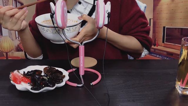 【ASMR】妹紙吃播，香辣牛肉面+涼拌木耳【不說話】咀嚼音【Binaural】深夜報社看餓了