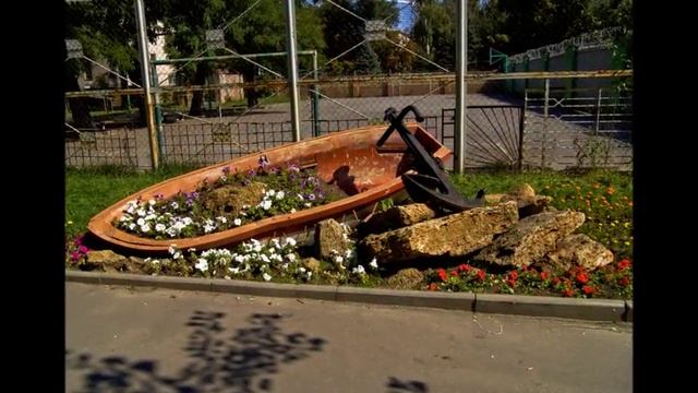 Креативные красивые цветники лодки своими руками