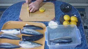 Как замариновать скумбрию что бы приготовить ее на углях на мангале