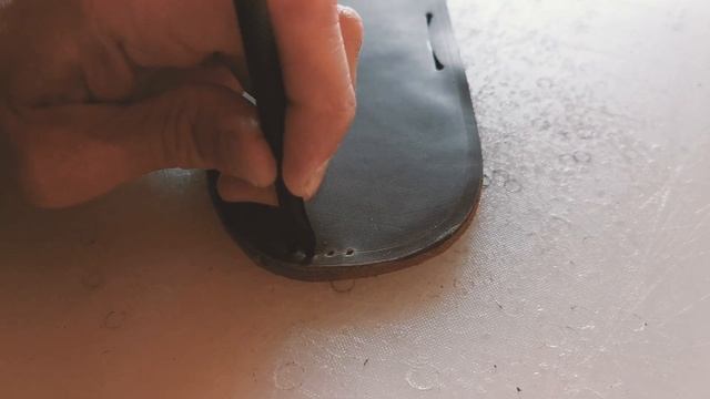 Making the Original Wanderer leather flip flop sandals by hand in The Sole Workshop. смотреть онлайн