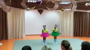 Озорные девочки поют Песня Детский сад