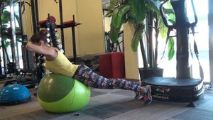 Гиперэкстензии на мяче.