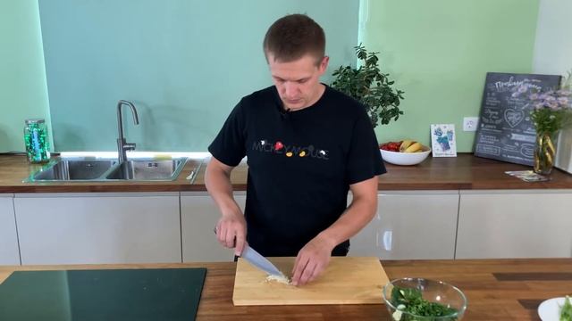 Битые огурцы. Готовятся быстро, съедаются моментально.