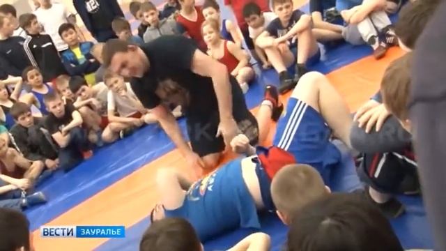 Курганским борцам дал мастер-класс призер чемпионатов Европы и мира Василий Тепл смотреть онлайн