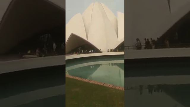 Lotus temple Delhi tour good