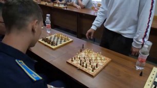 Российский шахматист Сергей Карякин посетил 183 учебный центр