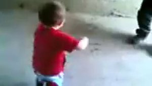 маленький мальчик танцует лезгинку