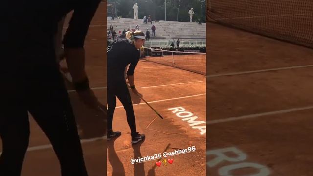 Виктория Азаренко и Эшли Барти выиграли турнир в Риме в парном разряде