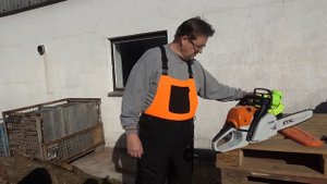 Stihl Benzin-Motorsäge MS 241 C-M (14") ausführlich vorgestellt und mit Probeschneiden!