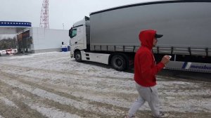 Успеть на МКАД до 23 часов любой ценой?♂️ "Километры дорог" зацепил новый прицеп 16.2 метра