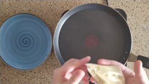 Интересный оригинальный рецепт - кружевные  блинчики с бананом и шоколадом. Ажурные блины.