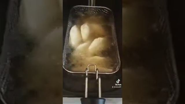 Готовим чебуреки в фритюрнице!