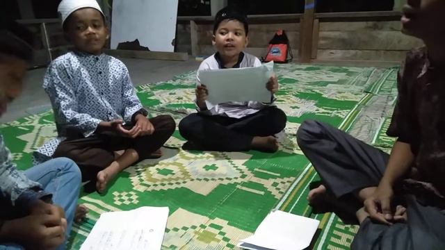 Lpi Miftahul Falah uteun Geulinggang jln cipiyoeh Lr H. Abbas. santriwan melakukan latihan zikir