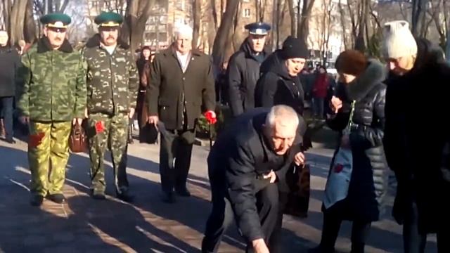 Кривой Рог Алея героев АТО.Возложение цветов к памятнику погибшим в Афганистане.