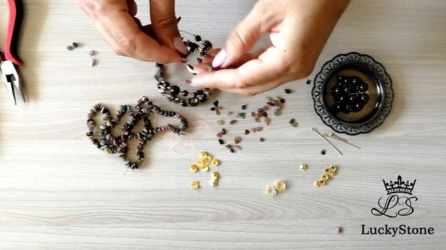 МАСТЕР-КЛАСС | БРАСЛЕТ НА МЕМОРИ ПРОВОЛОКЕ ИЗ НАТУРАЛЬНЫХ КАМНЕЙ