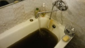 Грязная вода из-под крана...