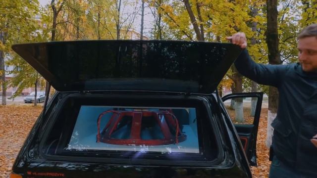 Патриотичный автозвук. Ural Patriot XXL в американский джип на пневме. Снова порвали крышу. смотреть онлайн