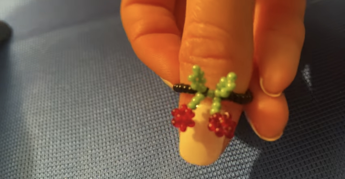 Колечко из бисера Вишенки смотреть онлайн