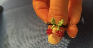 Колечко из бисера Вишенки