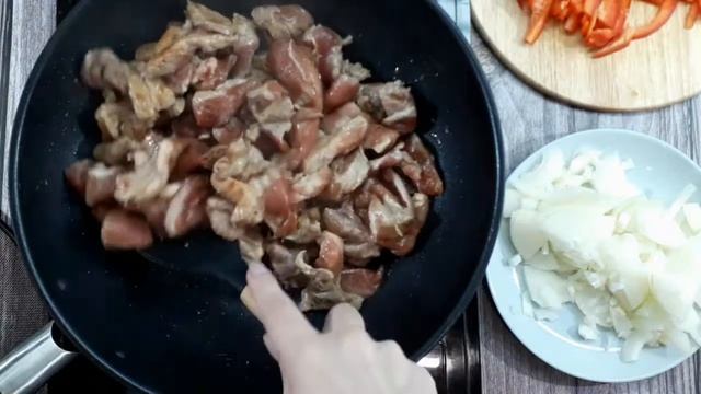 Свинина С Болгарским Перцем В Соусе (Рецепт Вкусной, Мягкой и Сочной Свинины) смотреть онлайн