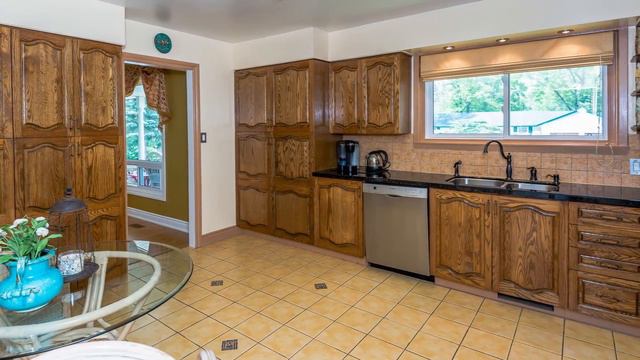 27 Waterbend Dr, Georgina смотреть онлайн