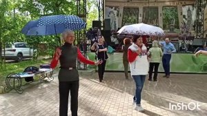 Танцы до упада?Пенсионеры расслабляются #танцы#пенсионеры#настроение