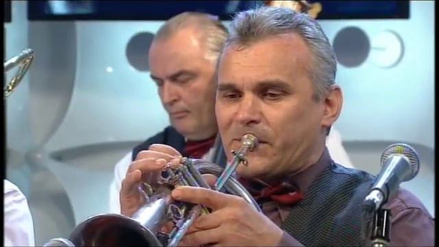 Budapest Ragtime Band / Magyar Népdal - Jaj de széles, jaj de hosszú ez az út смотреть онлайн