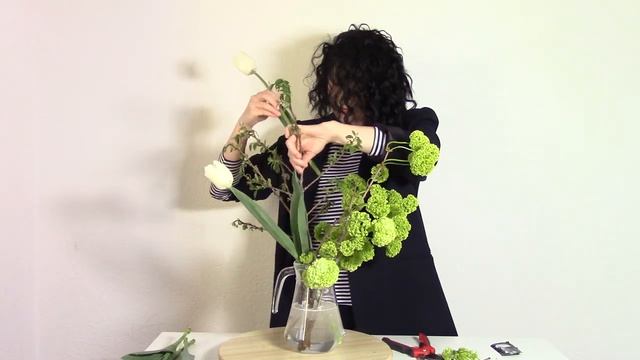 Как собрать букет цветов в вазе быстро и легко | Мастер класс по флористике для начинающих