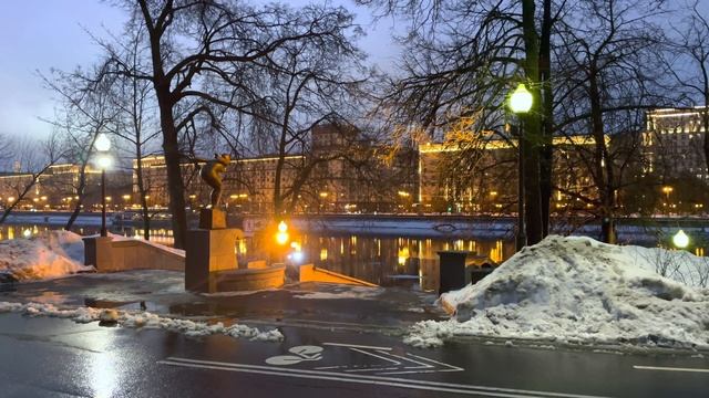 Набережная Нескучного Сада в 4К HDR смотреть онлайн