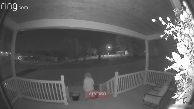 Woman falls off front stairs walking dog смотреть онлайн