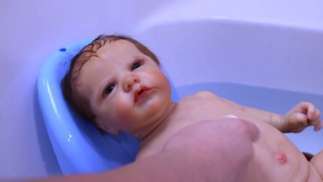 Купание куклы реборн / Reborn Dolls смотреть онлайн