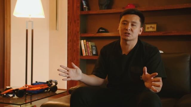 ОБЗОР НА McLaren 750S. Преемник 720S и главный конкурент Ferrari 296 GTB смотреть онлайн