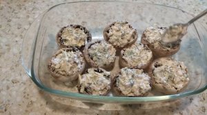 ШАМПИНЬОНЫ, ФАРШИРОВАННЫЕ с НОЖКАМИ, СЫРОМ и ЧЕСНОКОМ в духовке