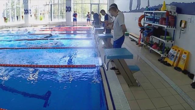 Соревнования по плаванию среди детей, занимающих водным поло