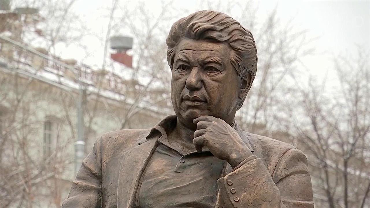 В Москве открыли памятник выдающемуся писателю Чингизу Айтматову