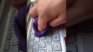 Как снять наклейки и клей с клавиатуры ноутбука. Как снять наклейки с клавиатуры компьютера. Лайфха