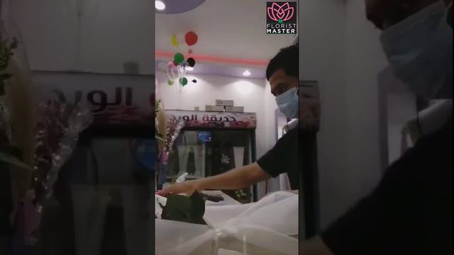 HOW TO MAKE SIMPLE BOUQUET WITH 6 PIECES RED ROSE AND SOLIDAGO смотреть онлайн