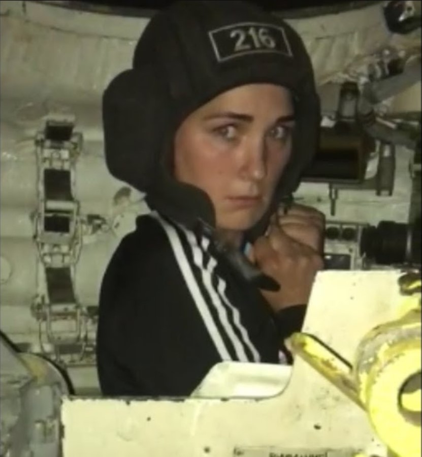 ТАНКИСТ ВЗЯЛ ЖЕНУ НА РАБОТУ смотреть онлайн