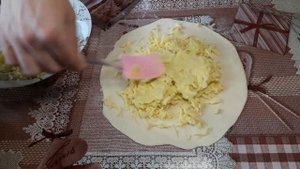 Сырно-картофельная лепешка, запеченная на сковороде. Без духовки, без дрожжей, без яиц