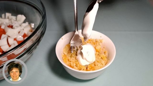 ? Вкусный салат с курицей и солеными огурцами. Никакого майонеза!