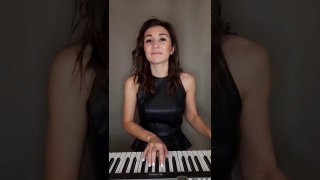 ВОКАЛЬНОЕ УПРАЖНЕНИЕ НА РАЗОГРЕВ ГОЛОСОВЫХ СВЯЗОК , УРОКИ ВОКАЛА , КАК НАУЧИТЬ ПЕТЬ смотреть онлайн