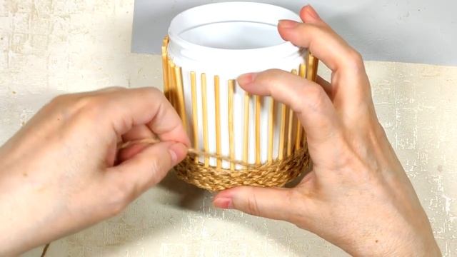 Шкатулка из джута и пластиковой банки своими руками.