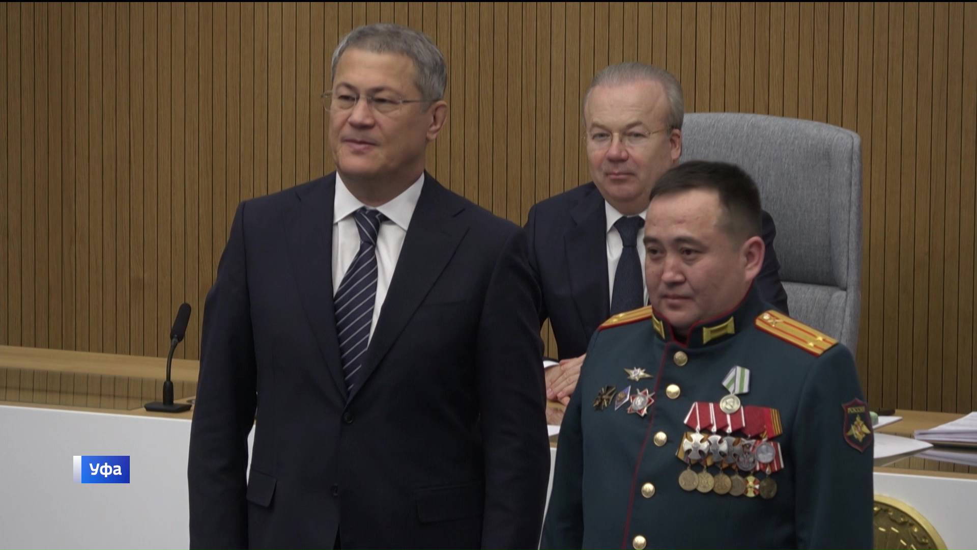 Радий Хабиров наградил за мужество медалью Шаймуратова участников мотострелкового полка "Башкортоста