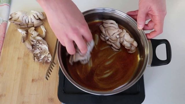 Салат с грибами и лапшой. Вы еще не жарили грибы по такому рецепту.