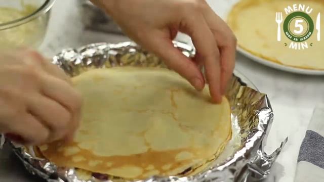 Блинный пирог с творогом и замороженной малиной . Рецепт шаг за шагом от Menu5min