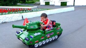 Танки Игры для мальчиков Обзор игрушки Большой Танк Машинки катаемся Видео для детей World of Tank