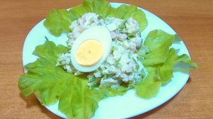 Два салата с кальмарами для ужина и праздничного стола.