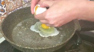 ЯИЧНИЦА ГЛАЗУНЬЯ  БЕЗ МАСЛА