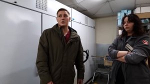 ПОЛИЦЕЙСКИЙ ЖЕСТКО ПОСТАВИЛ НА МЕСТО БОРЗОГО ДИРЕКТОРА / ПРОСИТ ПОЛИЦИЮ ВЫКИНУТЬ ПОКУПАТЕЛЯ